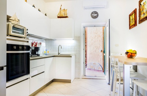 Porto Santo Stefano Apartment | Apartment 'Onda D'Argento' with Private Terrace and Air Conditioning