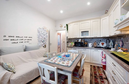 Pegli Apartment | Apartment 'Oparavisegenova' with Private Garden, Wi-Fi and Air Conditioning