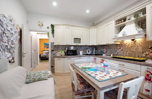 Pegli Apartment | Apartment 'Oparavisegenova' with Private Garden, Wi-Fi and Air Conditioning