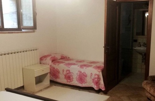 Fratta Apartment | Apartment Ortensia 1 Bedroom, Living Room,bathroom