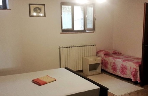 Fratta Apartment | Apartment Ortensia 1 Bedroom, Living Room,bathroom