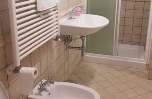 Fratta Apartment | Apartment Ortensia 1 Bedroom, Living Room,bathroom