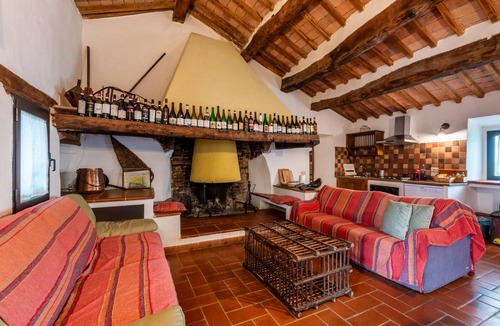 Castiglione d'Orcia Apartment | Apartment 'Podere Il Tigliolo Sulla' with Shared Pool, Private Terrace and Wi-Fi