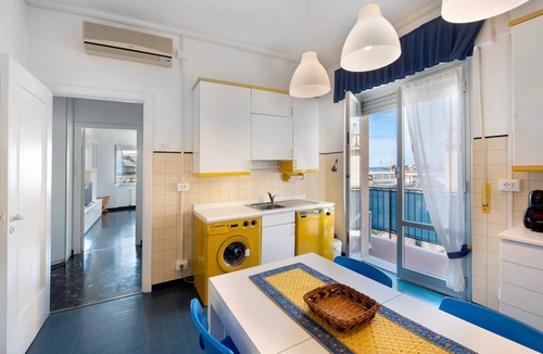 Pra' Apartment | Apartment 'Palmaro' with Balcony and Air Conditioning