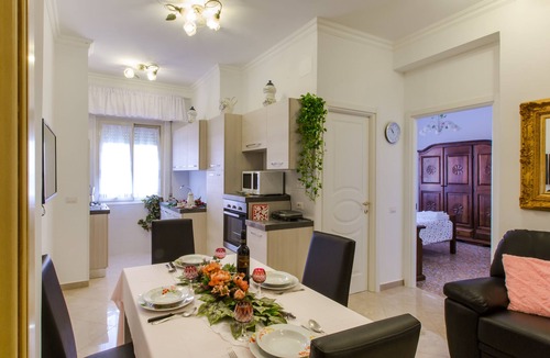 Vatican Apartment | Apartment "Primavera holidayhouse” center Rome 100mt from Vatican Free Wifi