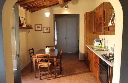 Pergine Valdarno House | Apartment ROSA with private entrance, big equipped garden and shared pool.