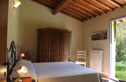 Pergine Valdarno House | Apartment ROSA with private entrance, big equipped garden and shared pool.