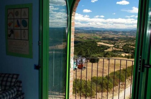 Monte Vibiano Vecchio Apartment | Apartment Studio mit Balkonblick ins bergige Grüne by Interhome