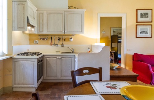 Gavorrano Apartment | Apartment 'Scuole Grandi' with Shared Garden