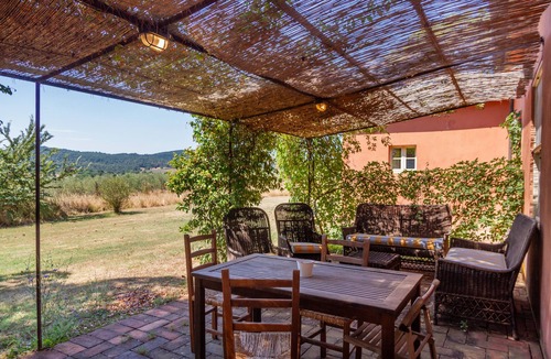 Gavorrano Apartment | Apartment 'Scuole Grandi' with Shared Garden