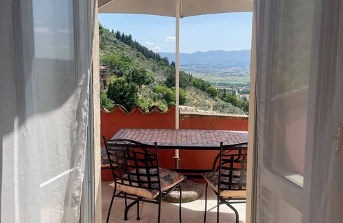 Trevi Apartment | Apartment (Sleeps 2 or 4) with pool and short walk to town