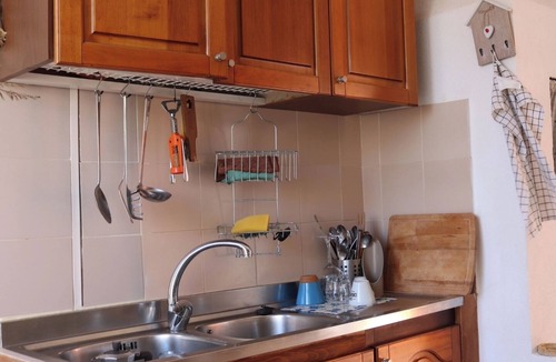 Torre a Mare Apartment | Apartment 'Ticketyhouse' with Private Garden, Wi-Fi and Air Conditioning