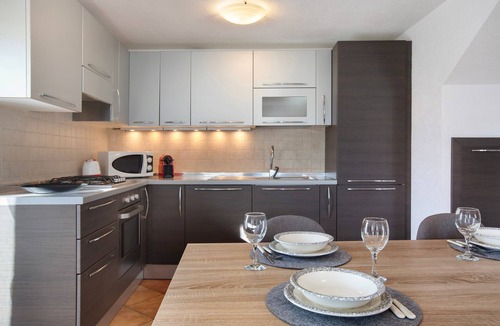 Porossan Apartment | Apartment 'Tra Montagna E Città - Aosta' with Mountain View and Balcony