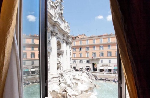 Rione III Colonna Apartment | Apartment Trevi Fountain View, luxurious apartment with stunning views on the Trevi Fountain