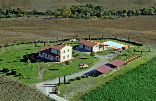 Castiglione d'Orcia Apartment | Apartment 'Verde - La Valle Del Sole' with Mountain View and Wi-Fi