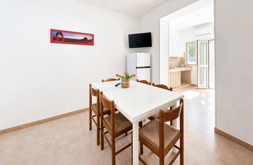 Peschici Apartment | Apartment 'Villa Francesca, Trilo B' with Shared Terrace, Wi-Fi and Air Conditioning