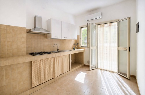 Peschici Apartment | Apartment 'Villa Francesca, Trilo B' with Shared Terrace, Wi-Fi and Air Conditioning