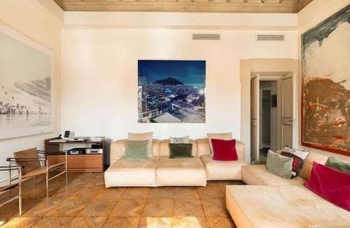 Rione VI Parione Apartment | Apartment With Most Iconic Square View In The World On Campo De Fiori