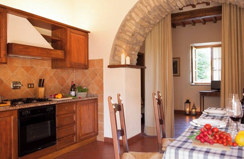 Arezzo Apartment | Apartment with pool in the Tuscan hills