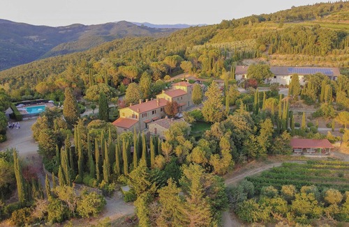 Arezzo Apartment | Apartment with pool in the Tuscan hills