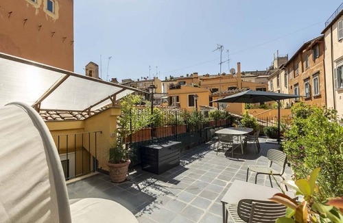 Rome City Centre Apartment | Apartment with rooftop balcony in Central Rome for 8 people