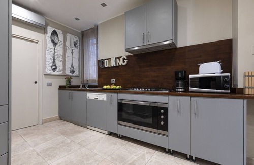 Rione III Colonna Apartment | Apartment with rooftop balcony in Central Rome
