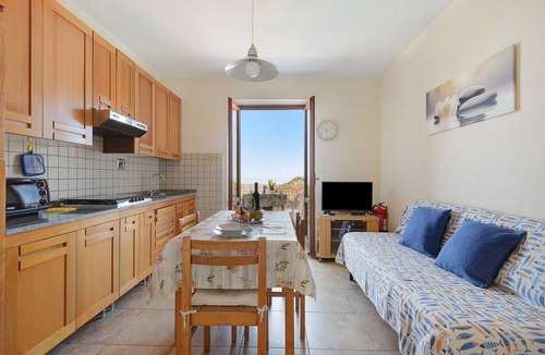 Patresi House | Apartment with Sea and Nature Views