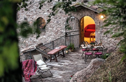 Rasiglia Apartment | Apartment with terrace