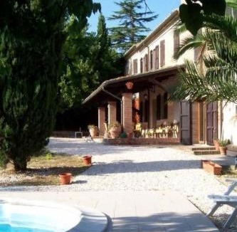 Morro d'Alba Apartment | Apartment Wohnung mit Gemeinschaftsgarten und Pool by Interhome