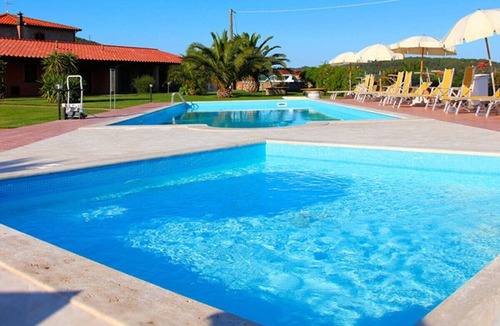 Scarlino Apartment | Apartments with pool and garden a short distance from the beach.