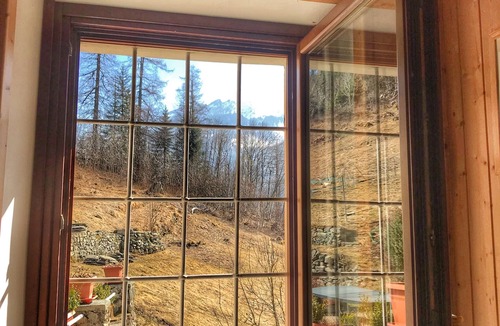 Gressoney-Saint-Jean Apartment | App. Borgofier 2 with private garden in Gressoney, 5 minutes from ski slopes