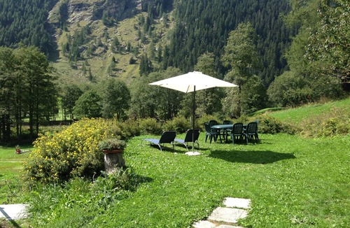 Gressoney-Saint-Jean Apartment | App. Borgofier 2 with private garden in Gressoney, 5 minutes from ski slopes