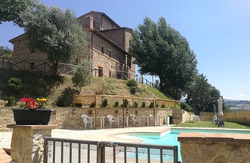 Fratta Apartment | App.to Iris 3 Bedrooms,2 Bath, Living Room 10 Pax