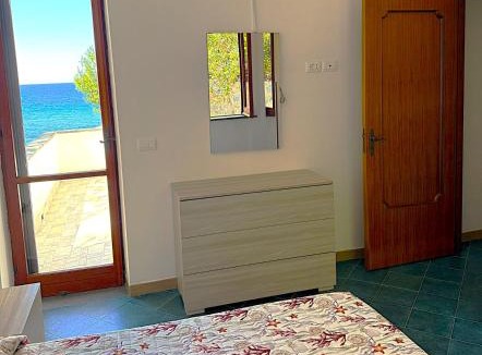 Santa Maria di Castellabate Apartment | Appartamento con terrazza e discesa privata in spiaggia