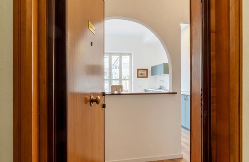 Rione XIV Borgo Apartment | Appartamento a Borgo Pio con Ampio Terrazzo!