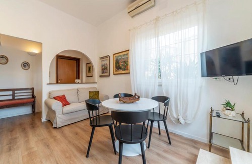 Rione XIV Borgo Apartment | Appartamento a Borgo Pio con Ampio Terrazzo!