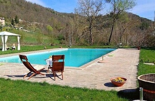 Montone House | Appartamento Aria C: A welcoming apartment surrounded by meadows and by green hills, with Free WI-FI.
