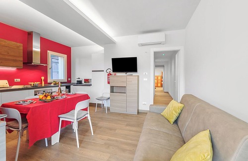 Madonna del Pilone Apartment | Appartamento Ciclamino, Torino, Italy