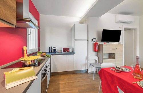 Madonna del Pilone Apartment | Appartamento Ciclamino, Torino, Italy