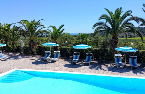 Montincello Apartment | Appartamento con piscina vicino al mare