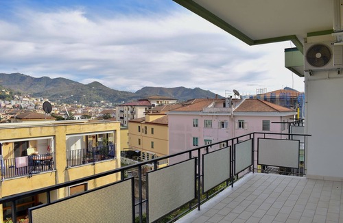 Cava de' Tirreni Apartment | Appartamento Incantevole con Vista e Tutti Confort: App Parisi 53