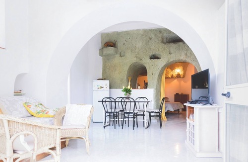 Forio Apartment | Appartamento in pietra di tufo verde Ischitana, Forio
