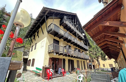 Claviere Apartment | Appartamento Rochebrune 200m from Ski, Claviere, Italy