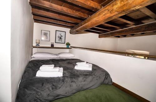 Rione VI Parione Apartment | Appartamento via dei Baullari