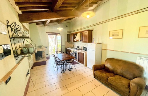 Spoleto Villa | Apt 2. Air con. Free car park. Infinity pool. Beautiful grounds. Sleeps 4
