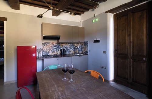 Citta di Castello House | Apt in Farmhouse, renovated with patio and panoramic pool, pet friendly