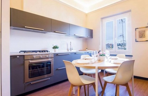 Pre Apartment | Aquarium 3'|2BR|Lift|Wifi|Train Station|By Tilo