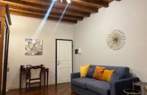 Rione III Colonna Apartment | Artemide Domus Romae.