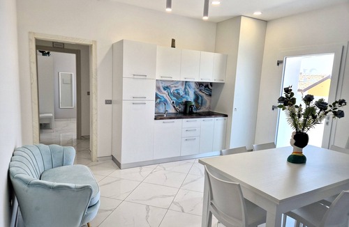 Pizzo House | At 211 Rooms, modern and cozy guest house "Whole Lodging"