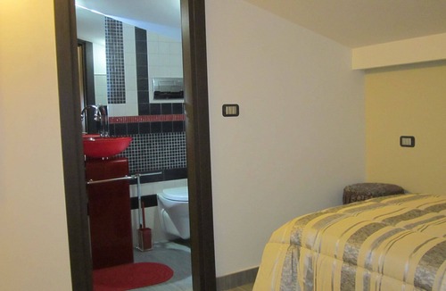 Campolattaro Hotel | Attic room with lake view - Bedroom with lake view